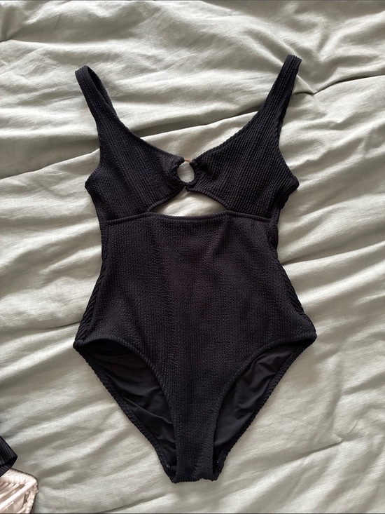 aerie Other - aerie Black Textured One-Piece Swimsuit with Front Keyhole